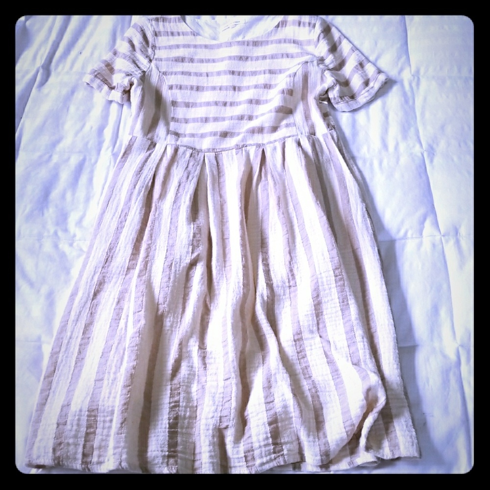 Taupe dress with POCKETS!